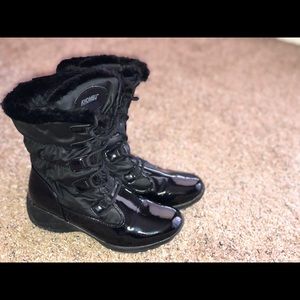 Khombu Audrey lace up women’s boots